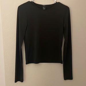 Black long sleeve crop top